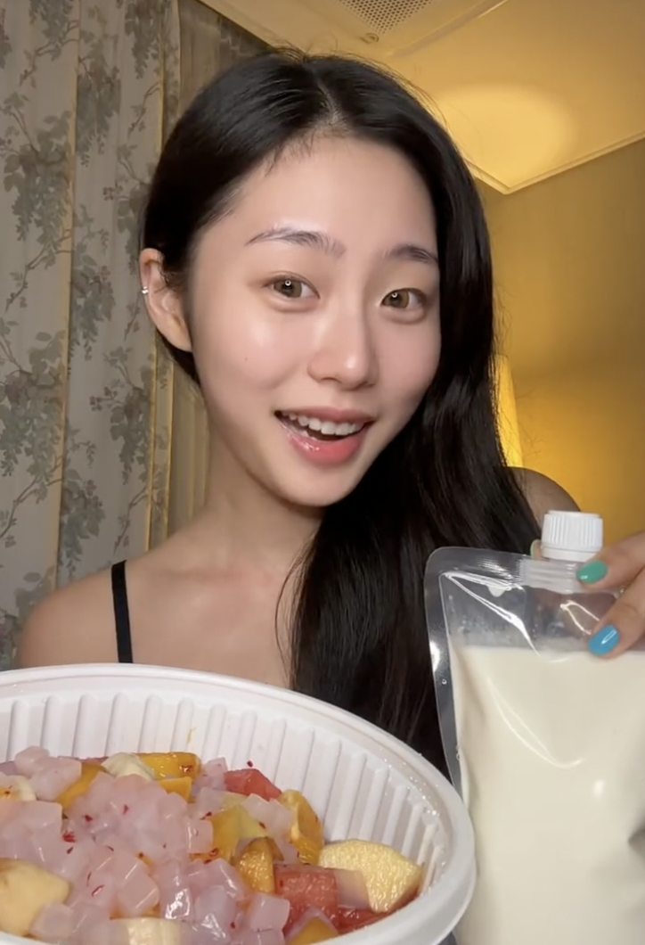 틱톡커 ‘에이미’가 업로드한 수박화채 먹방 영상